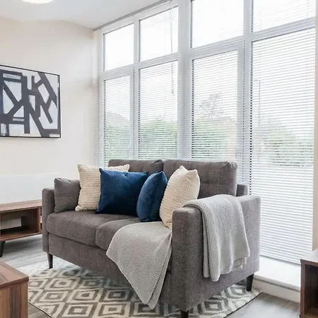 Bright 1 Bed - Sleeps 2 *