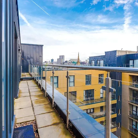 2 Bedroom Penthouse With Balcony By Host A