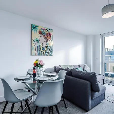 2 Bedroom Penthouse With Balcony By Host A Apartamento *