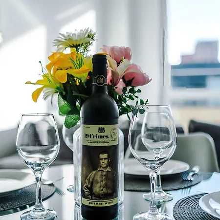 Διαμέρισμα 2 Bedroom Penthouse With Balcony By Host A *