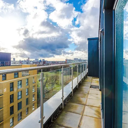 شقة 2 Bedroom Penthouse With Balcony By Host A مانشستر