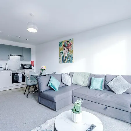 Διαμέρισμα 2 Bedroom Penthouse With Balcony By Host A Μάντσεστερ