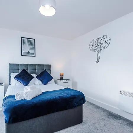 2 Bedroom Penthouse With Balcony By Host A Μάντσεστερ