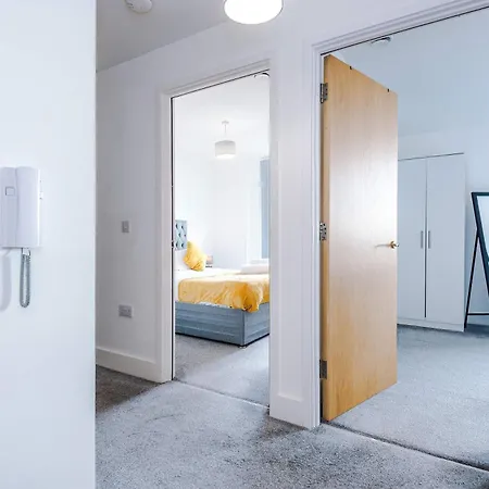 2 Bedroom Penthouse With Balcony By Host A Manchester