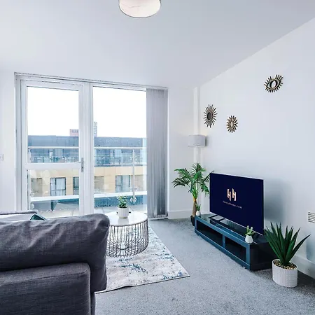 2 Bedroom Penthouse With Balcony By Host A Manchester