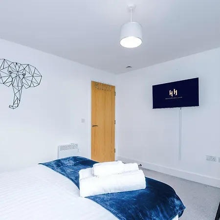 2 Bedroom Penthouse With Balcony By Host A Διαμέρισμα *