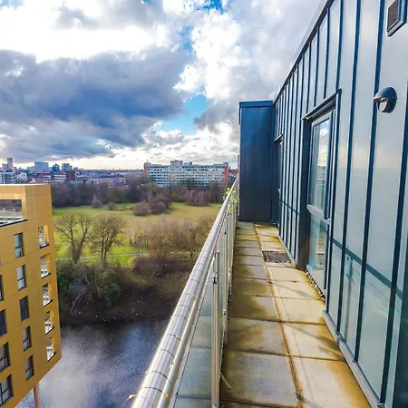 2 Bedroom Penthouse With Balcony By Host A Manchester