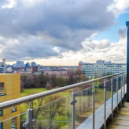 2 Bedroom Penthouse With Balcony By Host A *