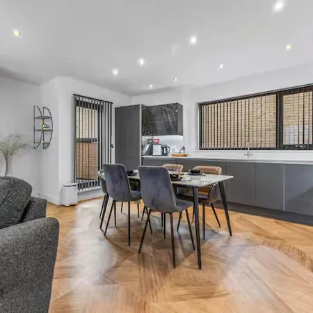 Lägenhetshotell Modern 3 Bed Near Centre - Pass The Keys 4*