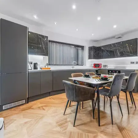 Modern 3 Bed Near Centre - Pass The Keys Lejlighedshotel