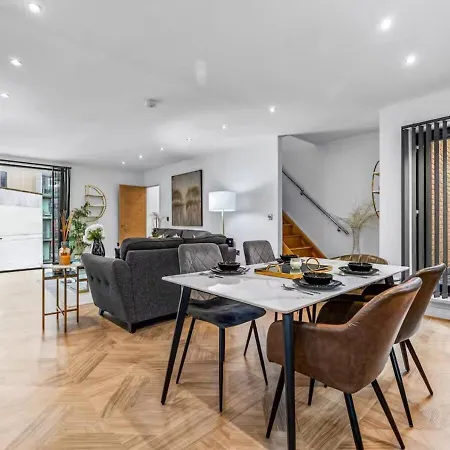 Super King Penthouse Minutes From Arndale Centre - Pass The Keys 4* Manchester