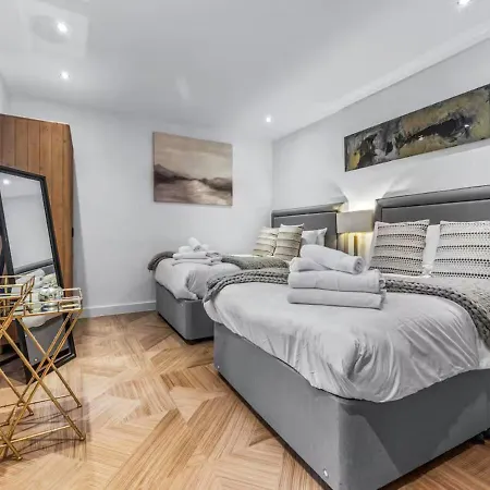 아파트호텔 Modern 3 Bed Near Centre - Pass The Keys