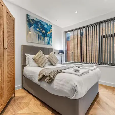 Apartament Luxury 7 Mins Walk To Salford - Pass The Keys *