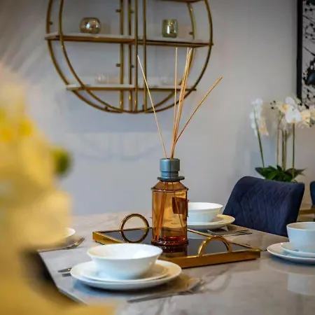 Luxury 7 Mins Walk To Salford - Pass The Keys * 맨체스터