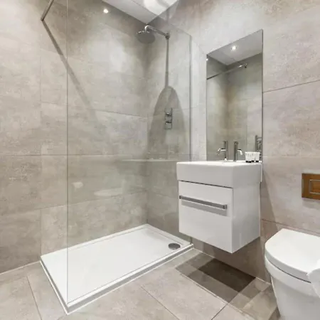 Luxury 7 Mins Walk To Salford - Pass The Keys * 맨체스터