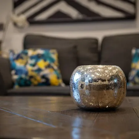 Penthouse Perfect For Couples - By Ao Arena - Pass The Keys Lägenhet