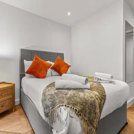 Stunning Split Floor Flat By Victoria - Pass The Keys Manchester