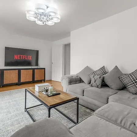 Сasa de vacaciones New Modern Townhouse Free Parking