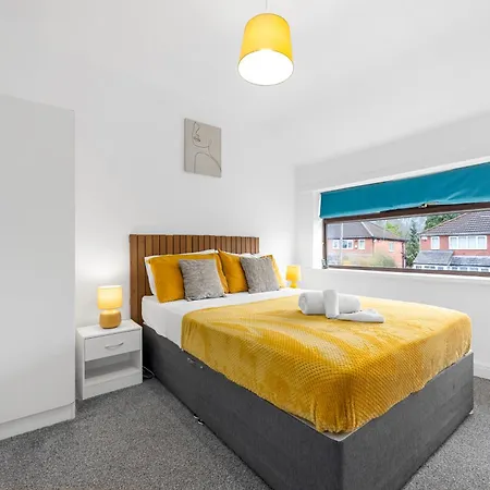 52 Furnival Road, 4*