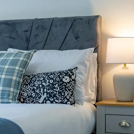 New Modern Townhouse Free Parking