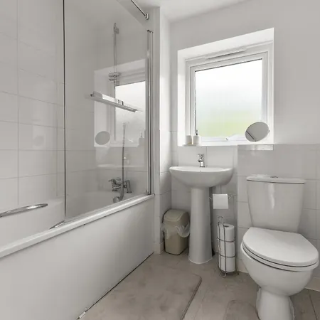 New Modern Townhouse Free Parking Manchester