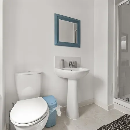 New Modern Townhouse Free Parking