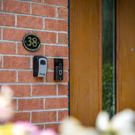 New Modern Townhouse Free Parking