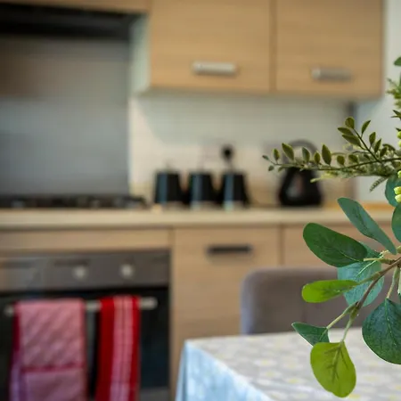 New Modern Townhouse Free Parking