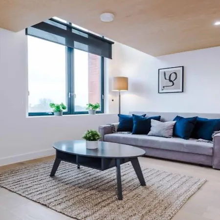 Modern Spacious Sleeps 5 Free High-speed Wi-fi Mánchester