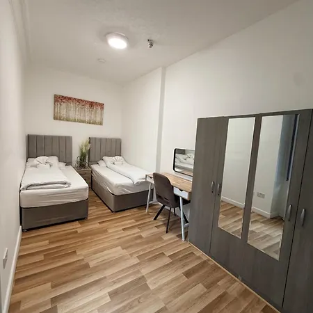 Mk Apartments, Chorlton, Car Park Manchester