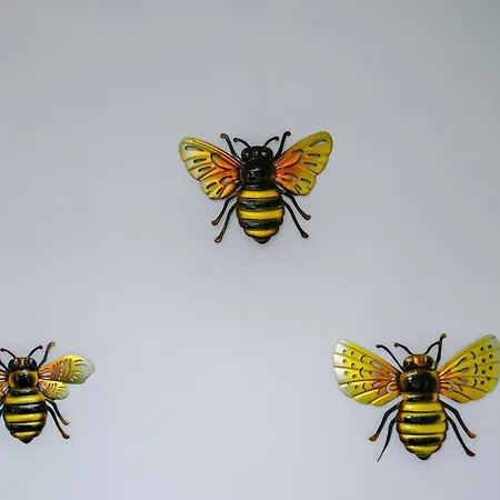 Large 2 Bedroom With Balcony By Host A