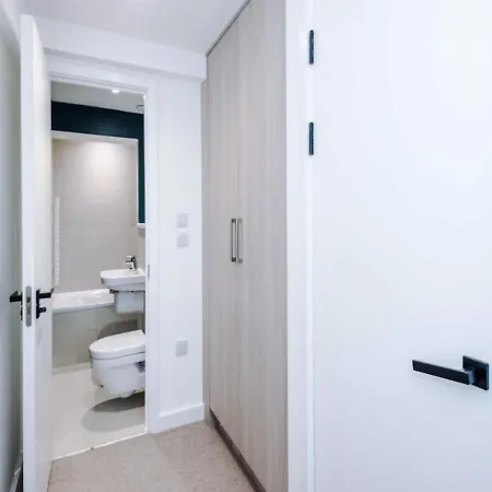 Apartamento Modern Spacious Sleeps 5 Free High-speed Wi-fi