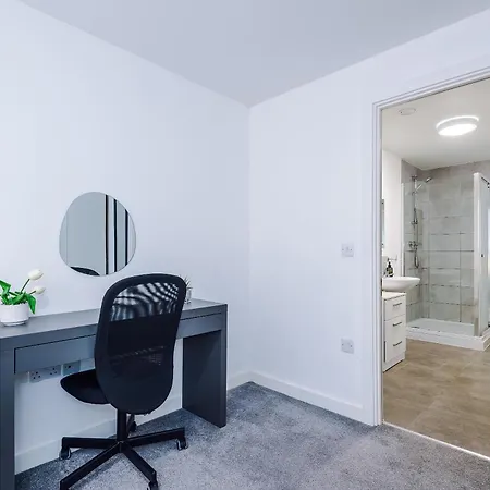 Large 2 Bedroom With Balcony By Host A Manchester