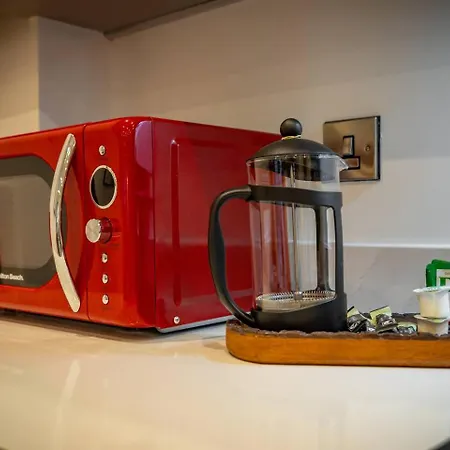 3 Bed Flat 8 Min Walk To Centre - Pass The Keys