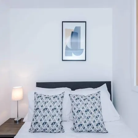 Modern Spacious Sleeps 5 Free High-speed Wi-fi Apartamento Mánchester