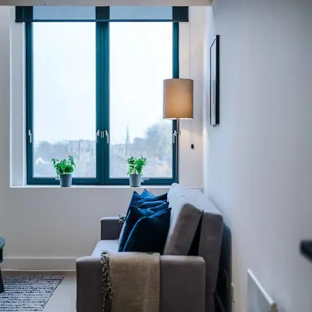 Apartamento Modern Spacious Sleeps 5 Free High-speed Wi-fi *