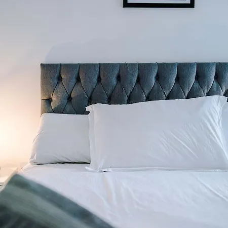 Large 2 Bedroom With Balcony By Host A * マンチェスター