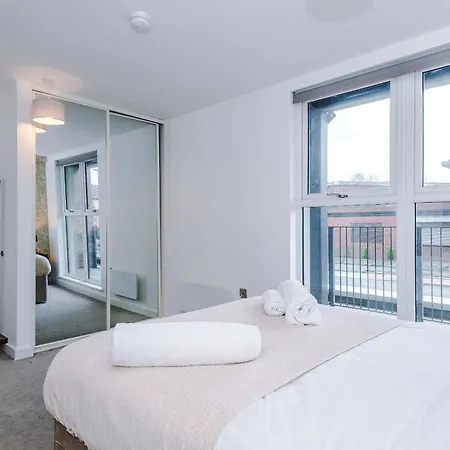 Apartamento Modern 2 Bed With Balcony By Host A