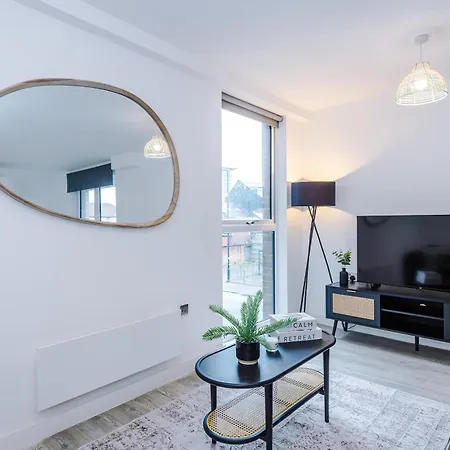 Modern 2 Bed With Balcony By Host A *