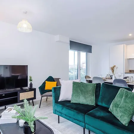 Modern 2 Bed With Balcony By Host A 曼彻斯特