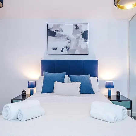 Apartamento Modern 2 Bed With Balcony By Host A