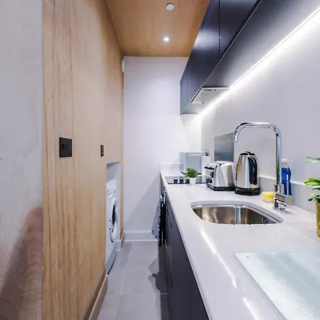 Apartament Modern Spacious Sleeps 5 Free High-speed Wi-fi *