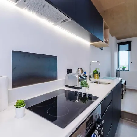 Apartament Modern Spacious Sleeps 5 Free High-speed Wi-fi