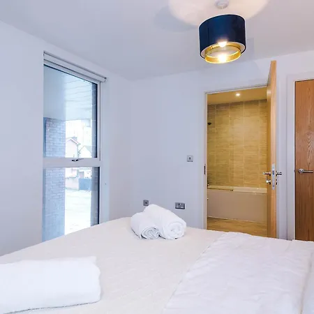 公寓 Modern 2 Bed With Balcony By Host A