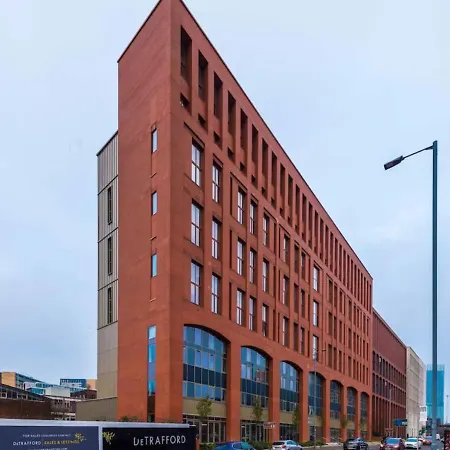 Modern Spacious Sleeps 5 Free High-speed Wi-fi