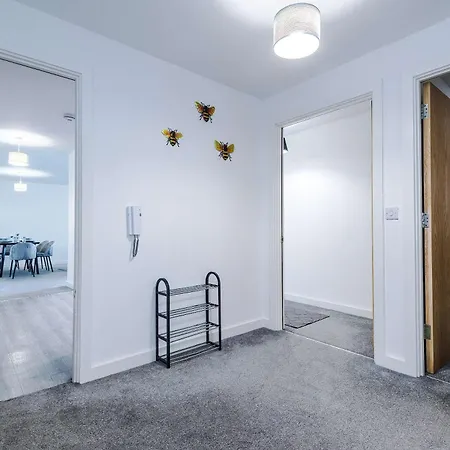 Large 2 Bedroom With Balcony By Host A アパート