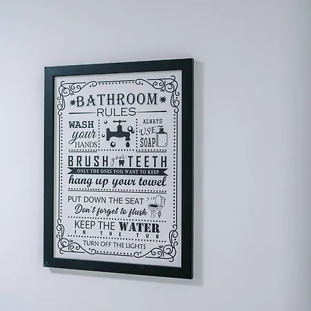 Large 2 Bedroom With Balcony By Host A アパート *