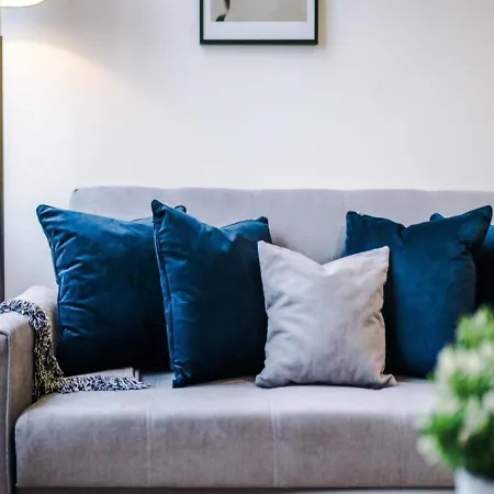 Modern Spacious Sleeps 5 Free High-speed Wi-fi Mánchester