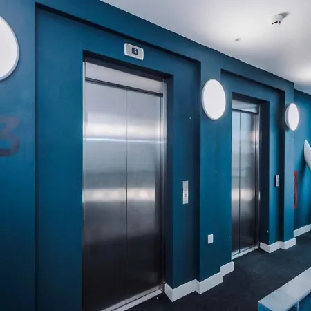 Modern Spacious Sleeps 5 Free High-speed Wi-fi Manchester