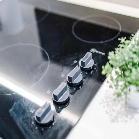 Modern Spacious Sleeps 5 Free High-speed Wi-fi